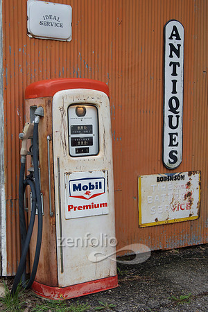 Color photograph of a gas pump by Crystal Nederman
